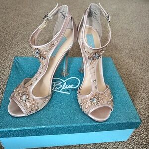 BETSEY JOHNSON Shoes size 8.5 SB Tee high heel 4.5 inch

SB-Holly